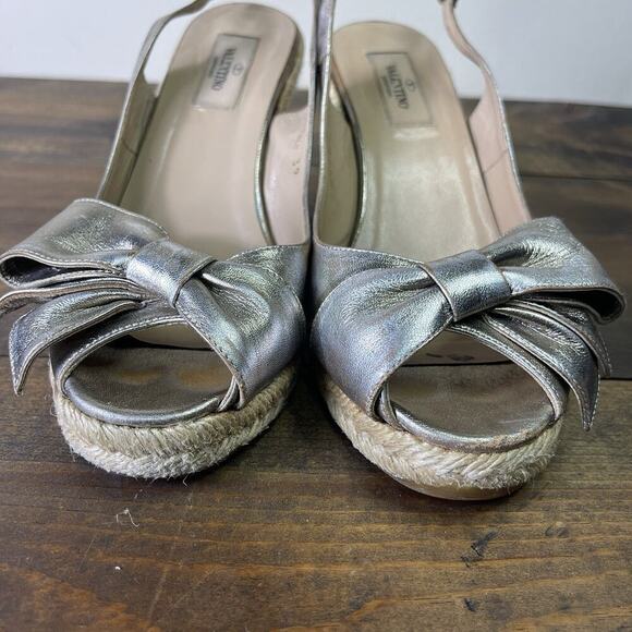 Valentino Metallic Silver Pewter Leather Bow Wedge Espadrille Sandals EU 39 8.5 - Picture 7 of 15